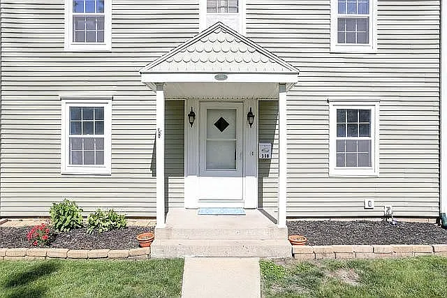 310 Elmwood Dr photo 1