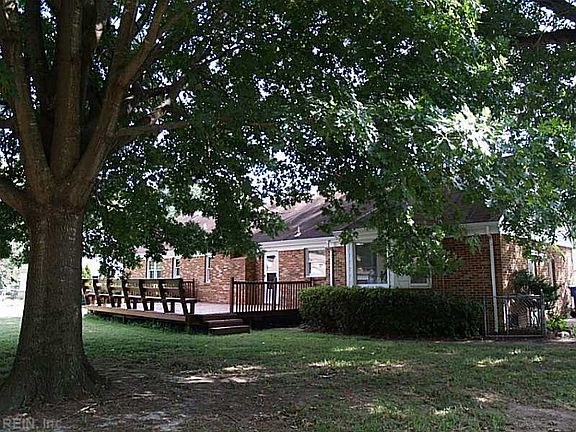 4th image of 404 Hillwell Ct