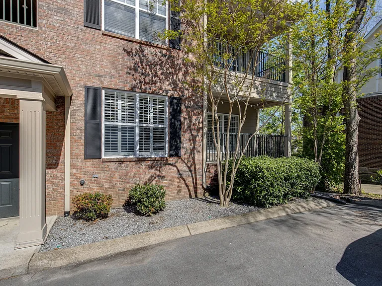 2304 Elliott Ave #102 — Photo 3