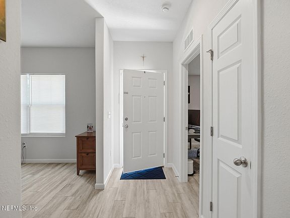 3rd image of 13757 HOLLINGS Street