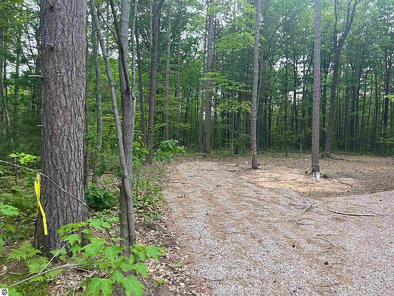 2nd image of 863 County Road 612 NE