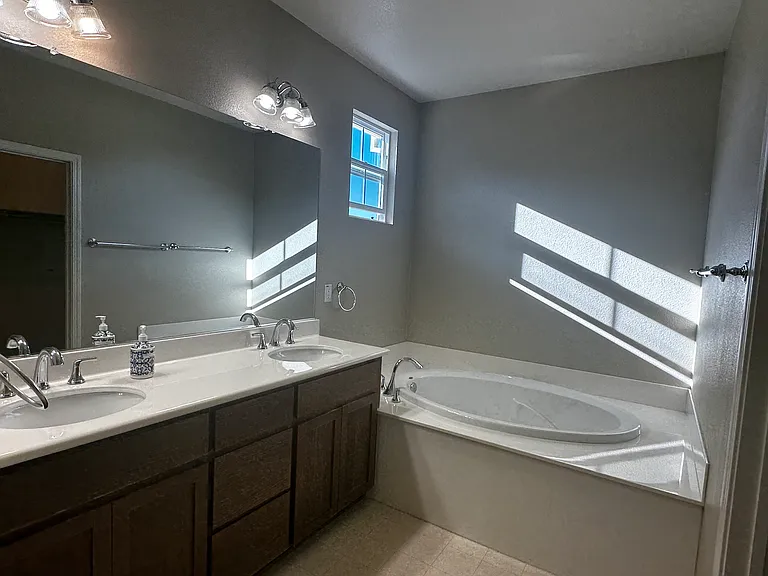 611 Falling Star Dr — Photo 17