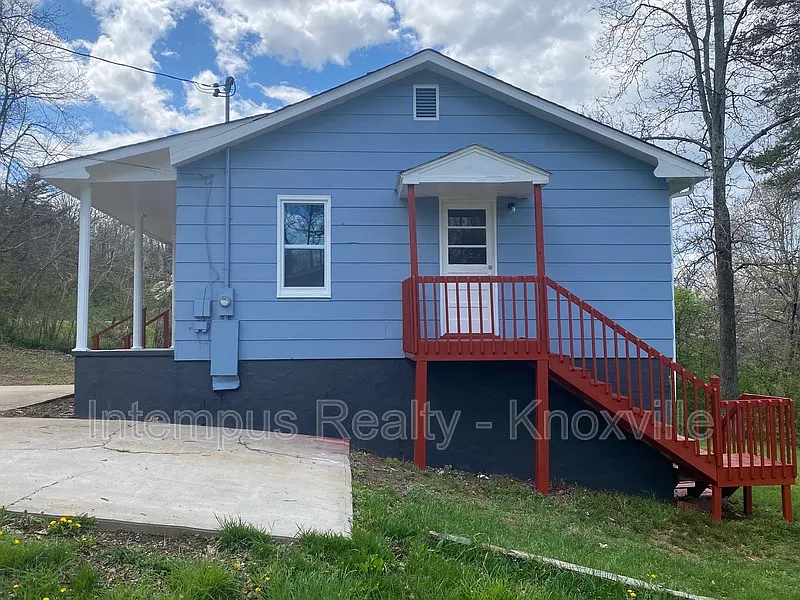 3 bed, 2.0 bath, 1044 sqft, $1,700 — Photo 2