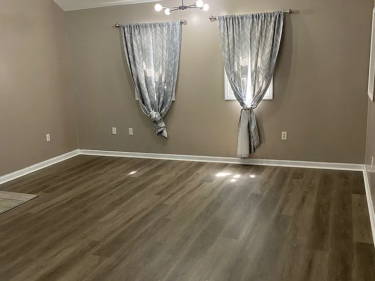 670 Davis Ln — Photo 16