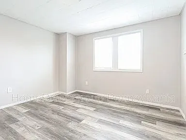 3 bed, 1.0 bath, 1474 sqft, $1,250 — Photo 3