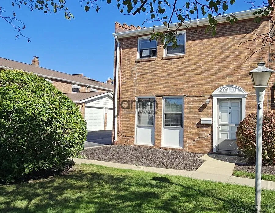 Beautiful Remodeled 3 Bed 2 Bath! Coming Soon! — Photo 4
