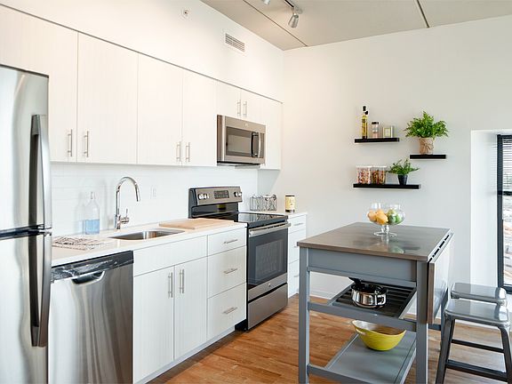4th image of 3201 Race St APT 708
