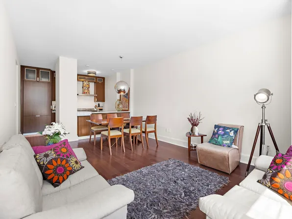 60 Riverside Boulevard image 4 of 11