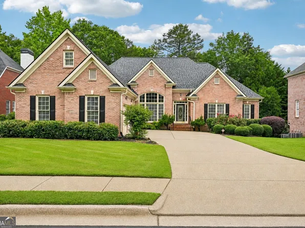 3923 Springtree Ln, Hoschton, GA 30548