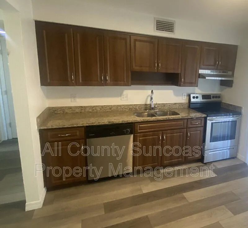 2 bed, 1.0 bath, $1,295 — Photo 3
