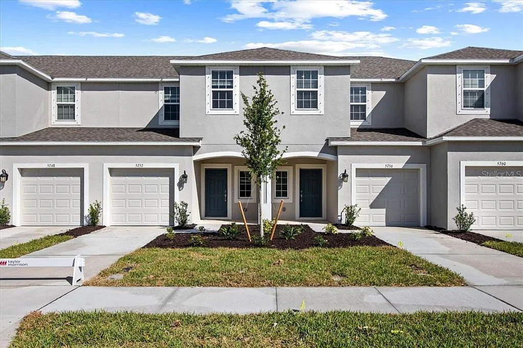 3 bed, 2.5 bath, 1407 sqft, $2,100 — Photo 3