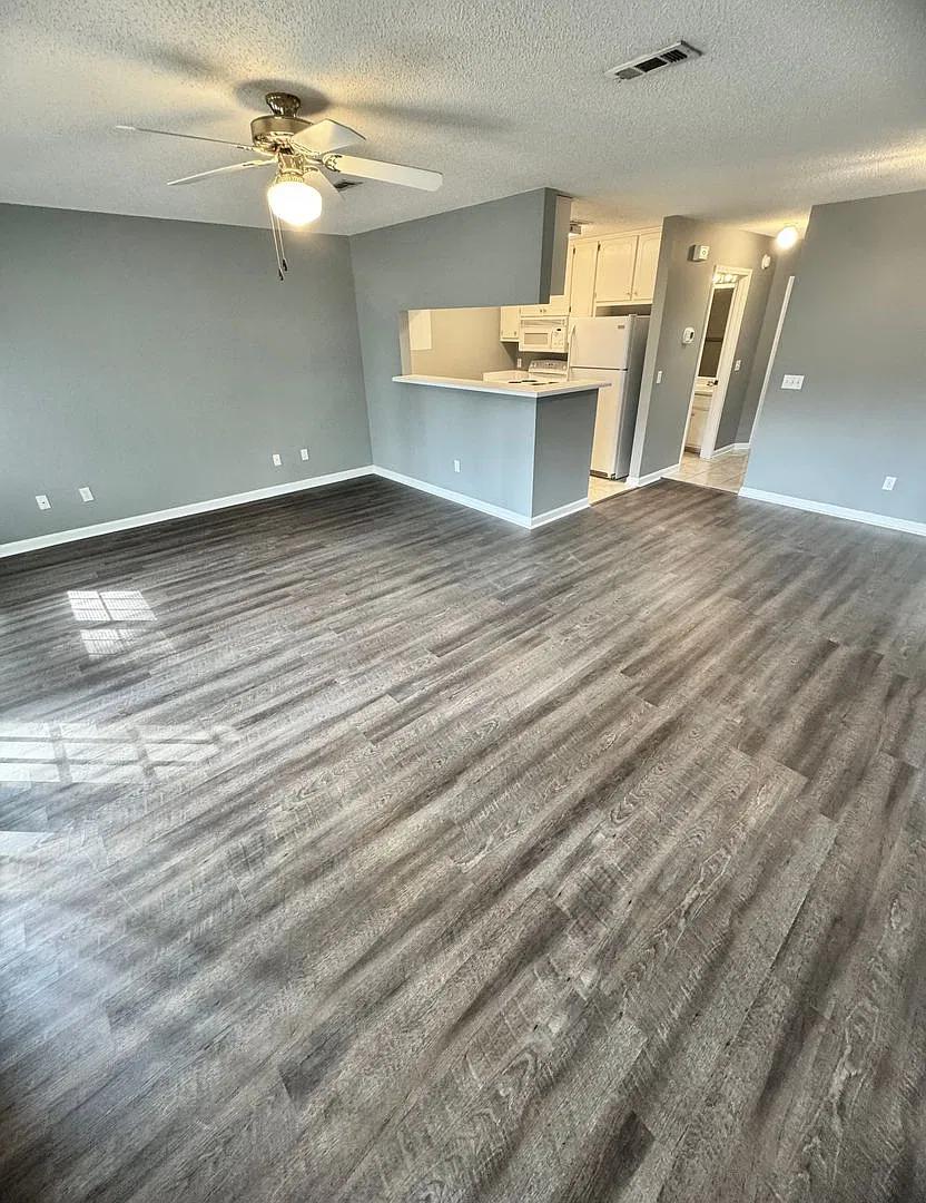 Available NOW - 102 Woodrun Place — Photo 3