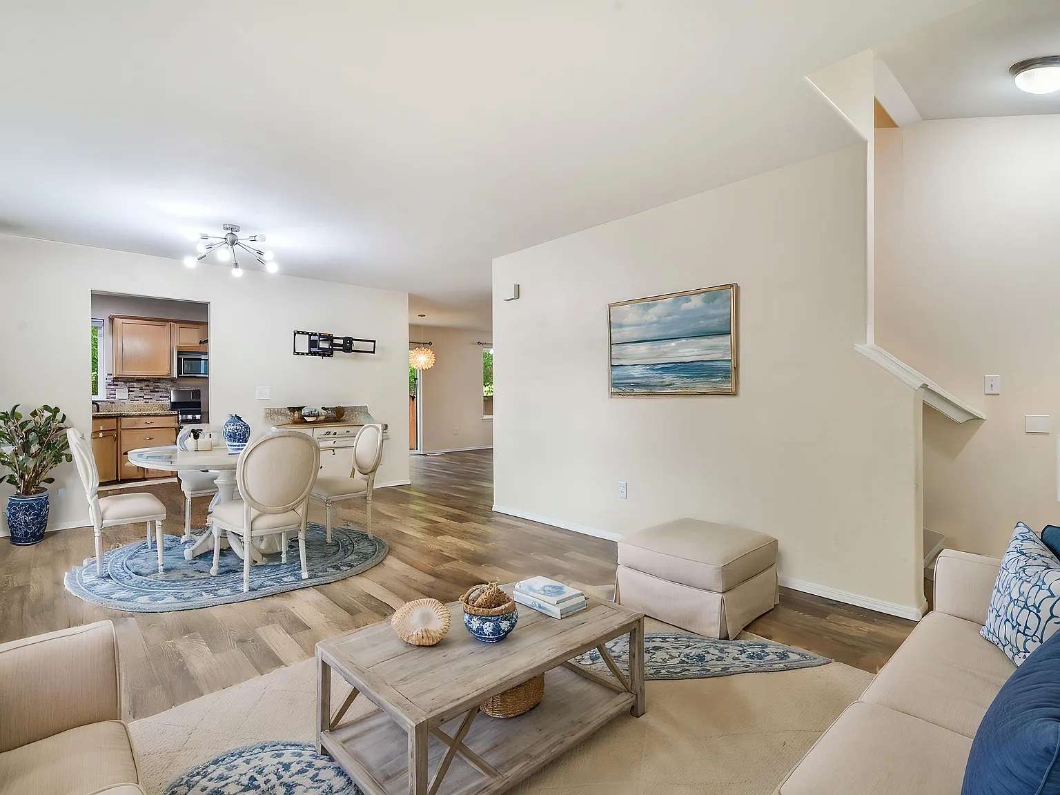 4 bed, 2.5 bath, 1827 sqft, $3,600 — Photo 3