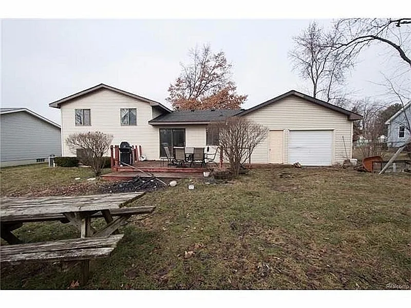 4569 Midland Ave photo 1