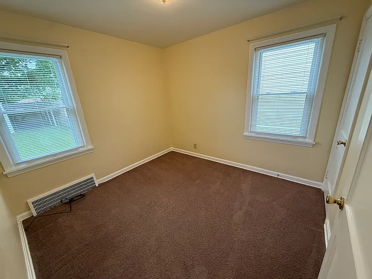14805 Reddington Ave — Photo 9