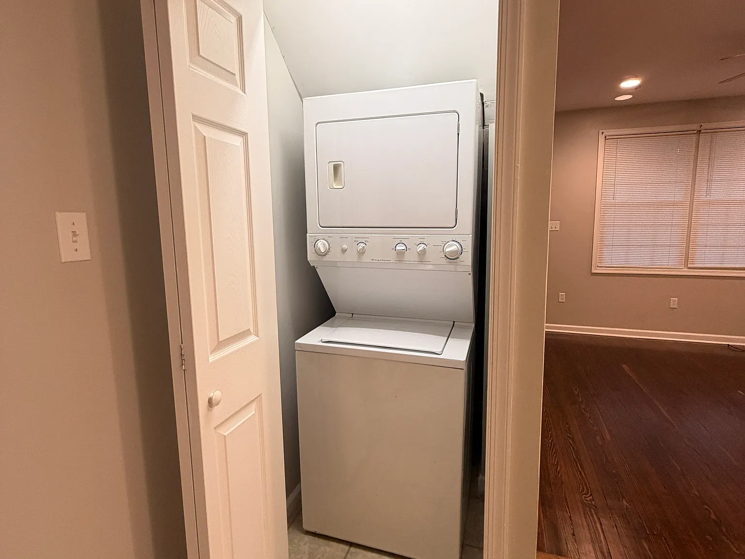 1 bed, 1000 sqft, $999 — Photo 3