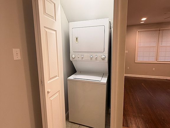 4th image of 8F Arch St #8F