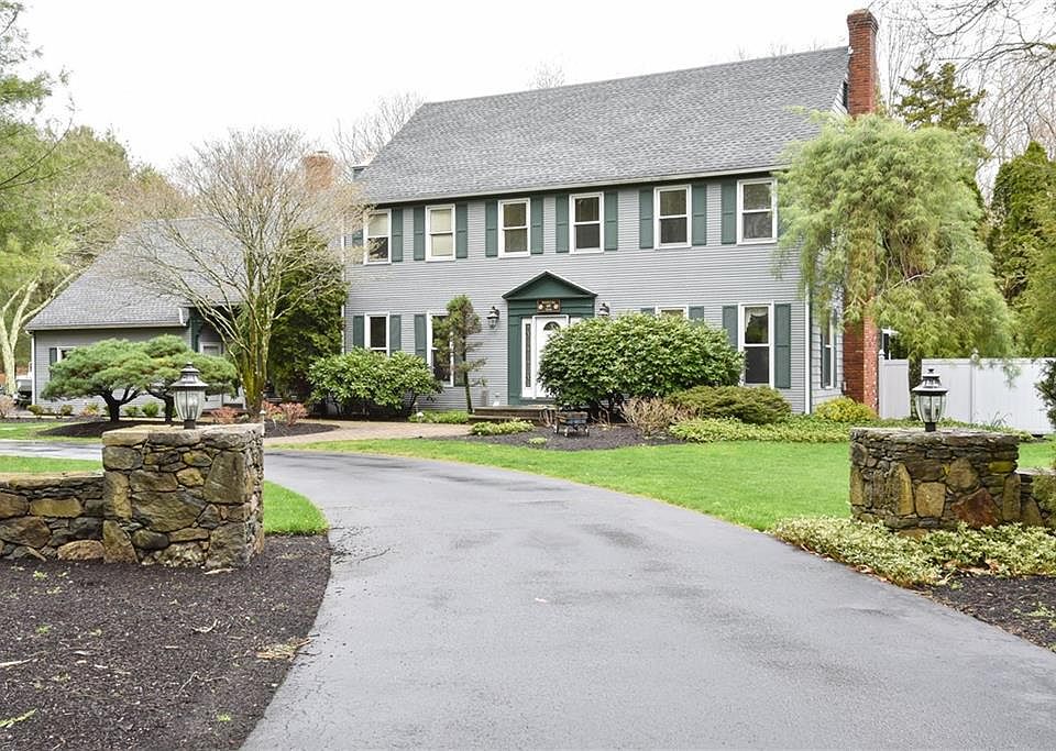 1st image of 60 Woodbridge Dr