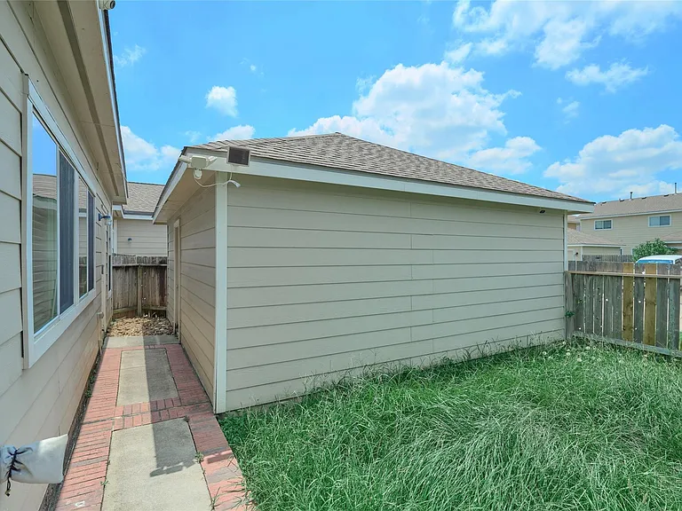 21718 Grassy Hill Ln — Photo 33