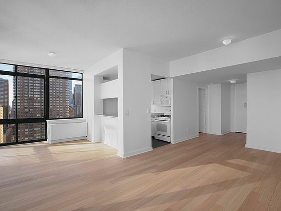 4th image of 200 W 60th St APT 36C