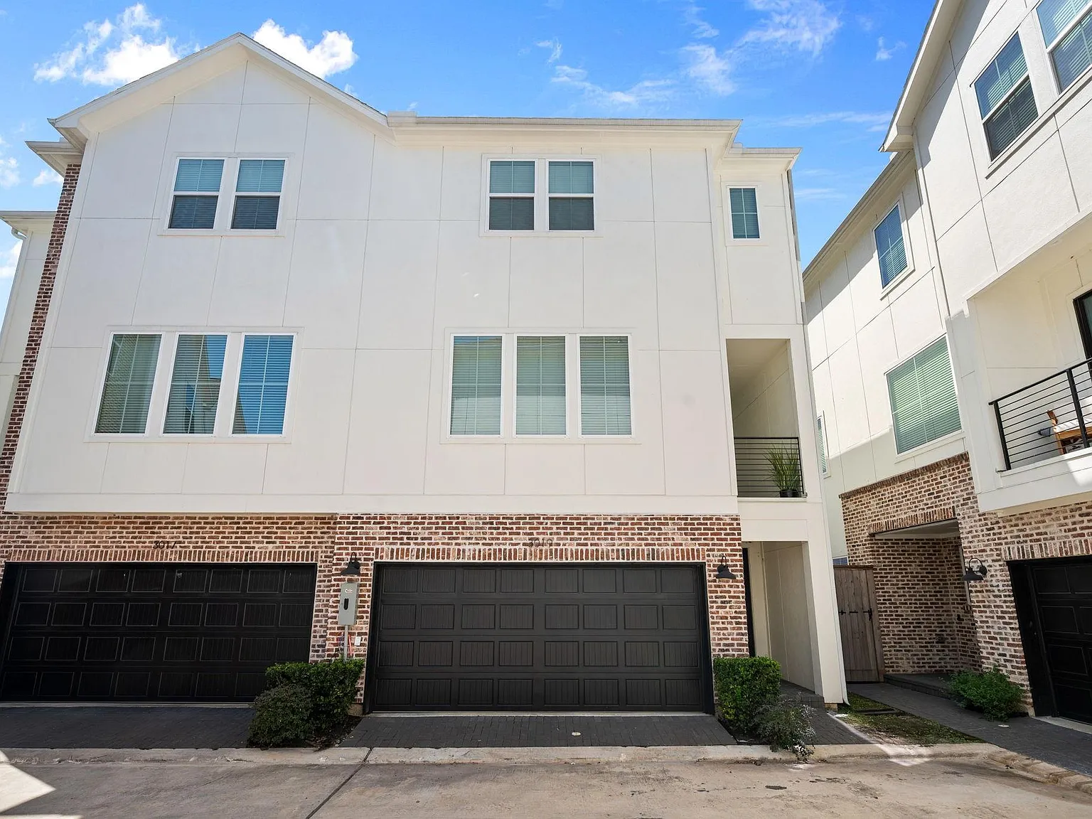 3 bed, 3.5 bath, 2093 sqft, $3,450 — Photo 1