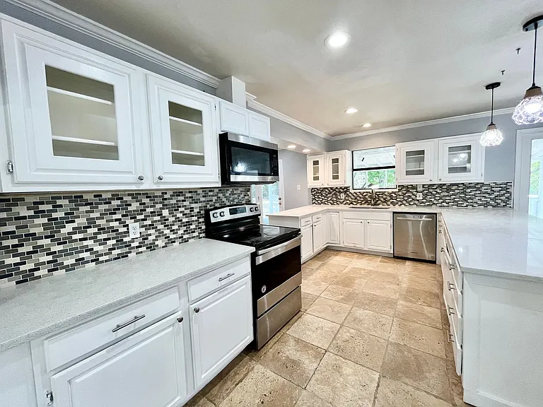 830 Blackburn St — Photo 8