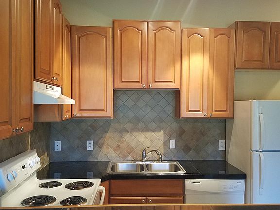 3rd image of 1446 E Roy St APT 303