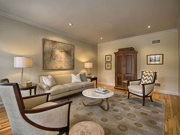 LR- Neutral Decor Throughout