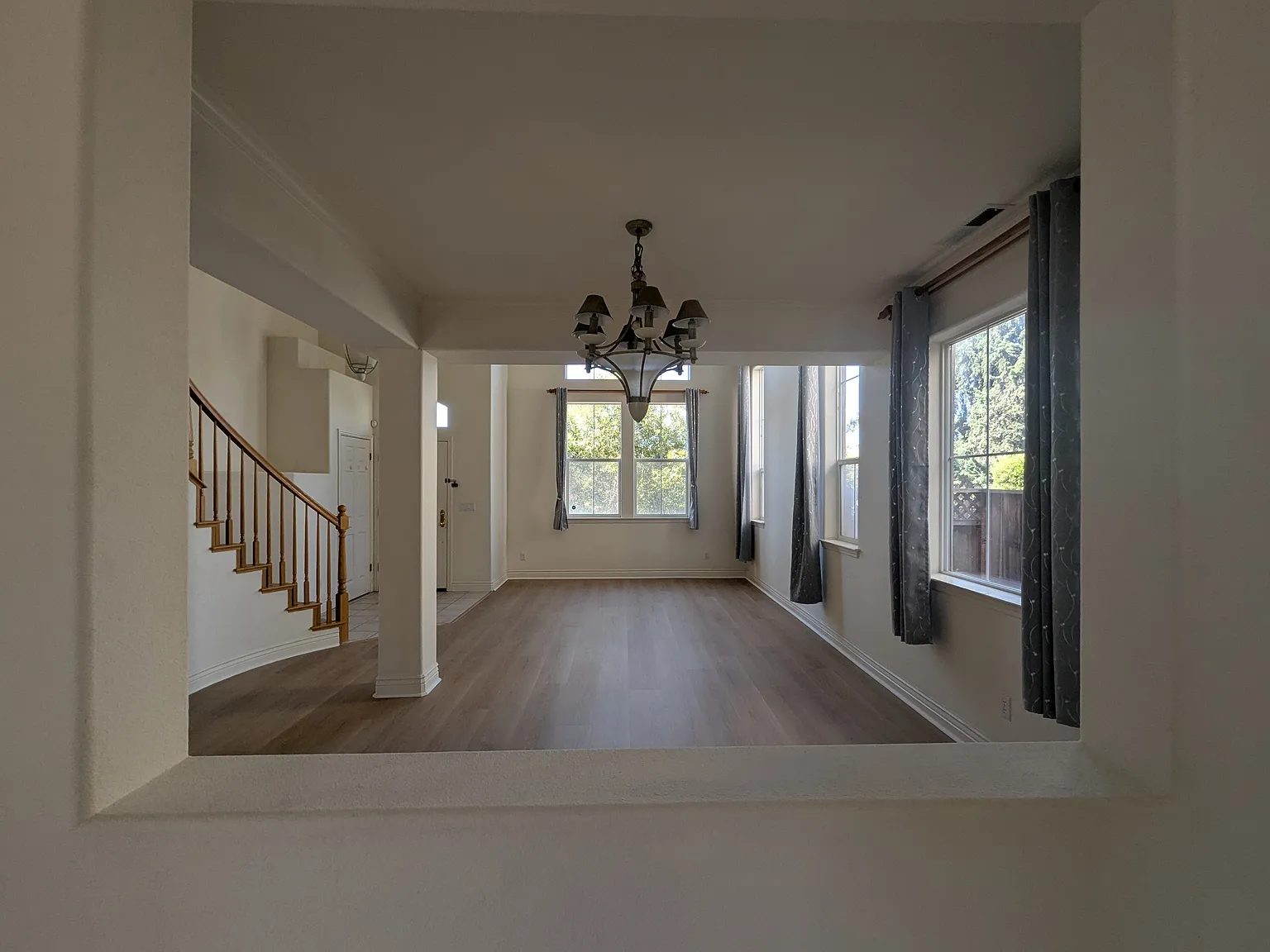 4 bed, 2.5 bath, 2356 sqft, $5,495 — Photo 3