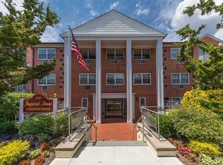 250 N Village Ave, Rockville Centre, NY 11570