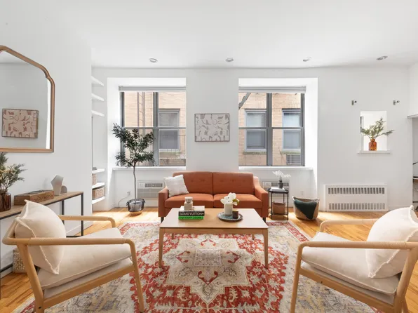 689 Ft Washington Avenue image 3 of 8