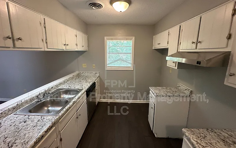 3 bed, 1.5 bath, 1239 sqft, $1,150 — Photo 4