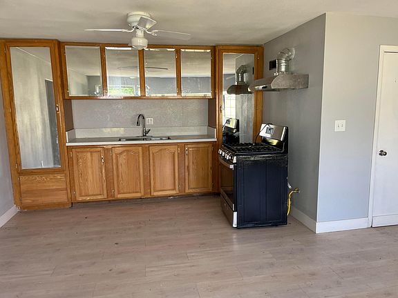 3rd image of 32865 Kentucky St