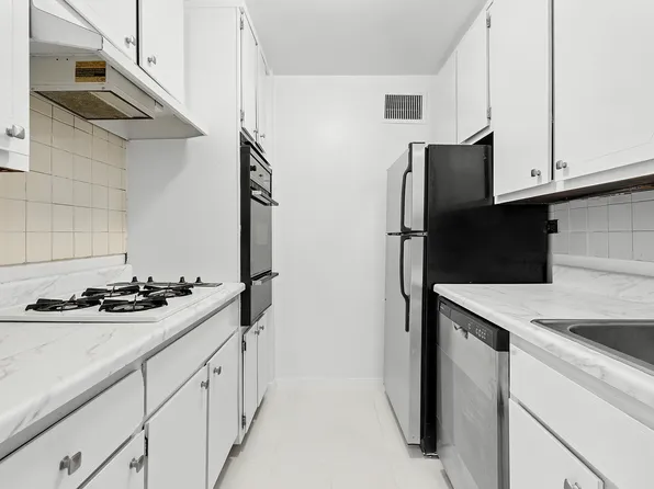 118 East 60th Street image 4 of 5