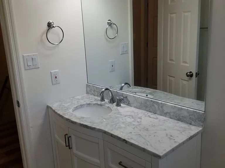Upstairs full bath
