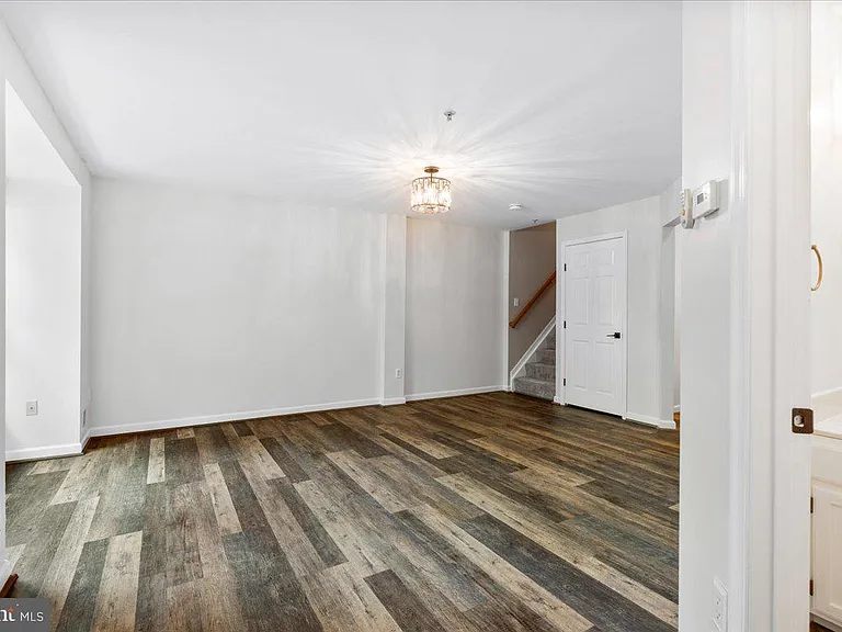 5227 Regal Ct — Photo 4