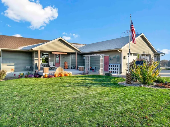 1101 Copper Ter, Waverly, IA 50677