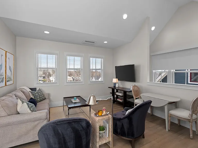 920 Lawrence Ave #B — Photo 29