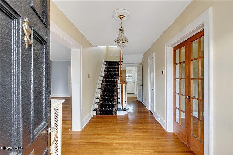 5th image of 246 S Main Avenue