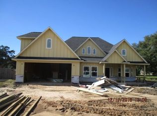 725 Rustic Oaks, Angleton, TX 77515