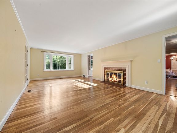 4th image of 131 Montvale Rd