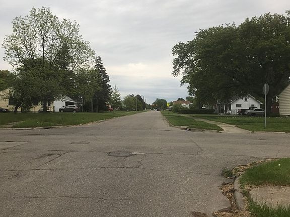 4th image of 3146 Whittier Ave
