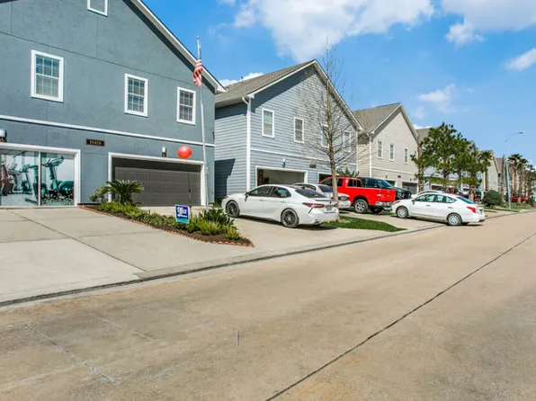 3229 Sapphire Star Dr, Houston, TX 77082