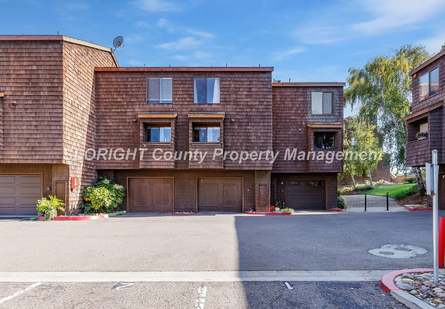 2 bed, 1.5 bath, 1125 sqft, $3,200 — Photo 2