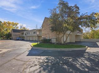 3855 Lone Pine Rd APT 303, West Bloomfield, MI 48323