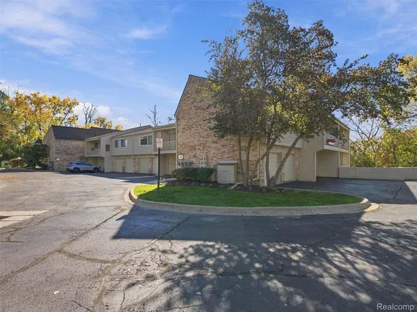 3855 Lone Pine Rd, West Bloomfield, MI 48323