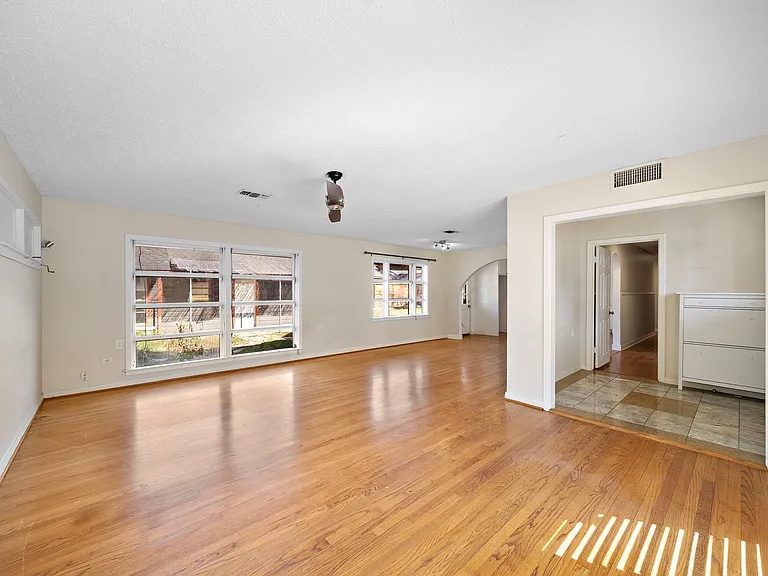 215 Fairbanks St — Photo 5