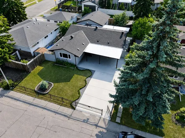 23 E Sussex Cres SW, Calgary, AB T2W 0L4