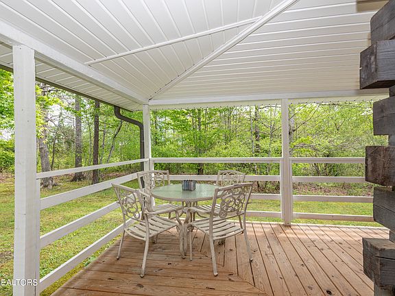 4th image of 1075 Pine Ridge Ln