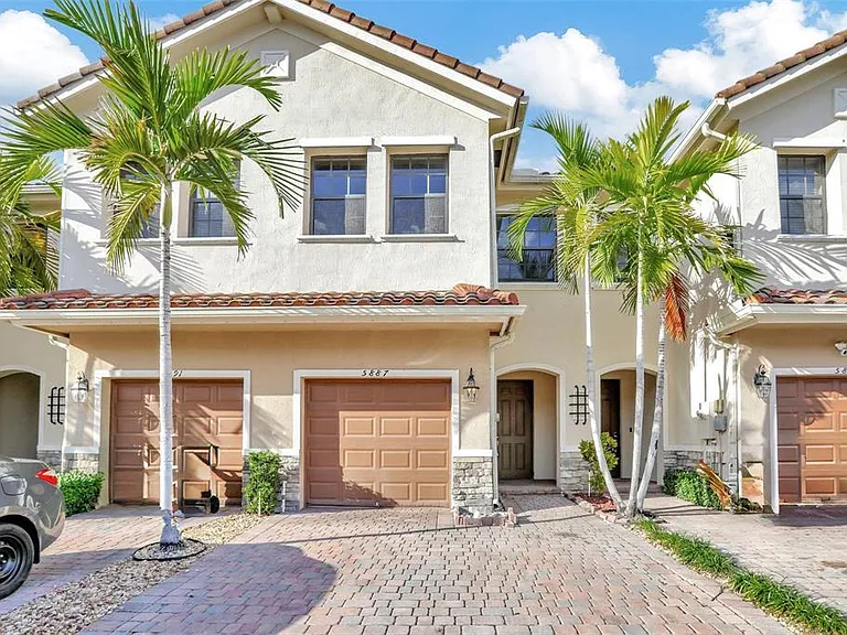 5887 NW 56th Pl #5887 — Photo 2